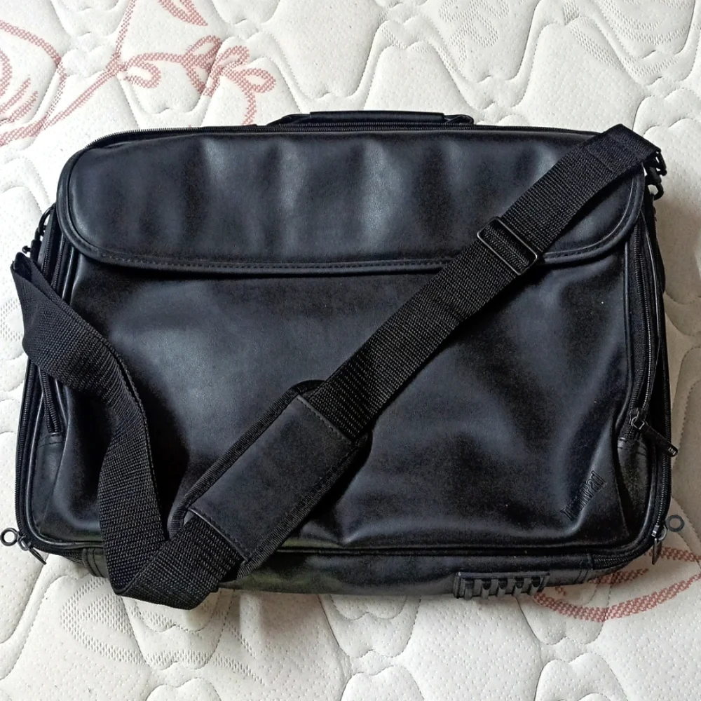 Targus Laptop Bag - Picture 1 of 9